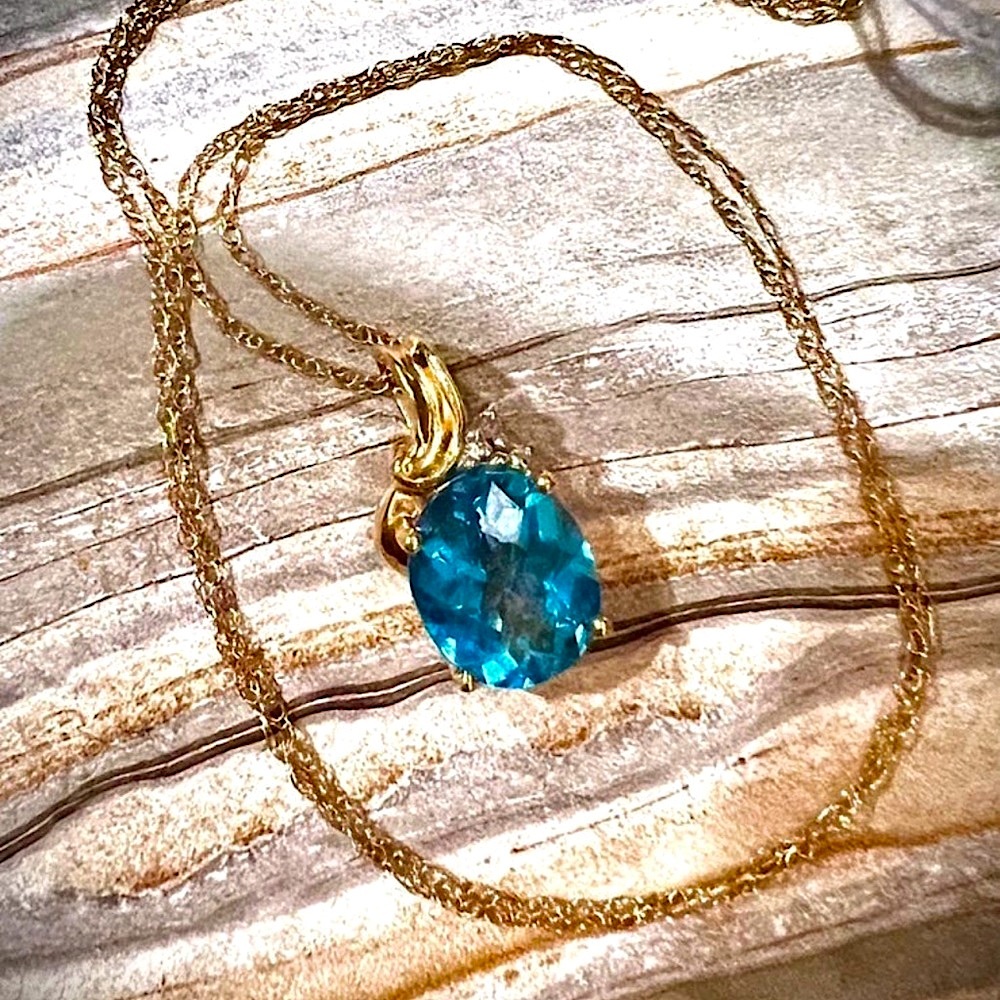 Vintage Solid 10K Gold Swiss Blue Topaz & Diamond Pendant on 18 inch 10K Chain - Picture 12 of 17